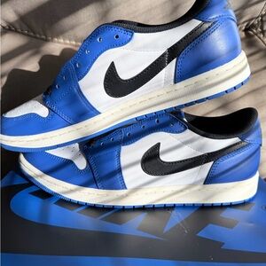 Nike Men's Royal Blue and White Sneakers